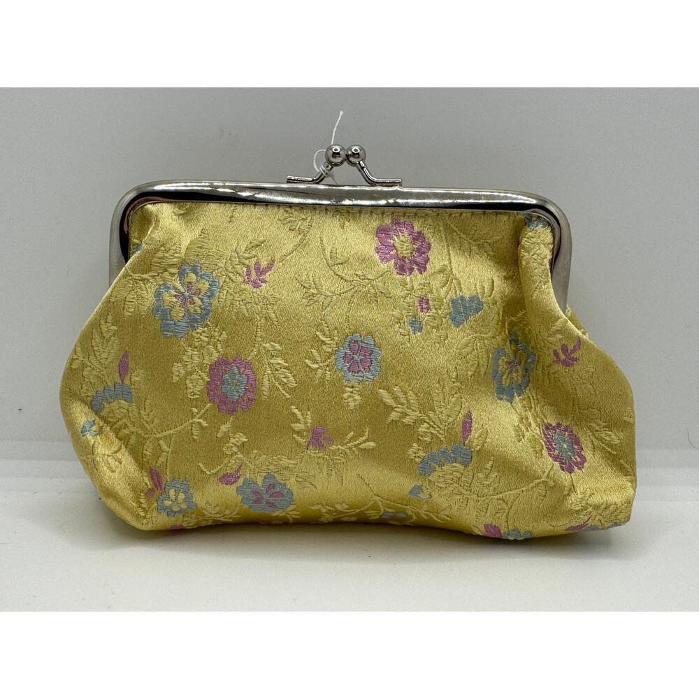NWT Kiss Lock Pouch from the China Pavillion at WDW.